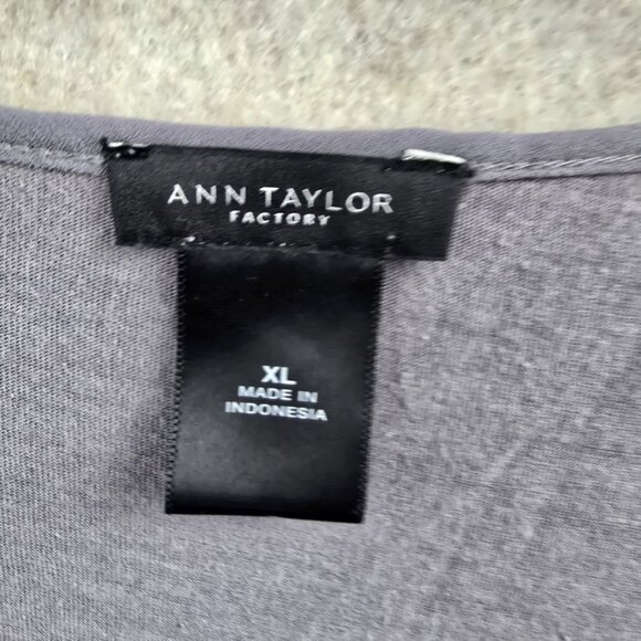 Ann Taylor Factory Womens V-Neck Blouse XL Gray Polyester Modal Blend - Picture 3 of 6